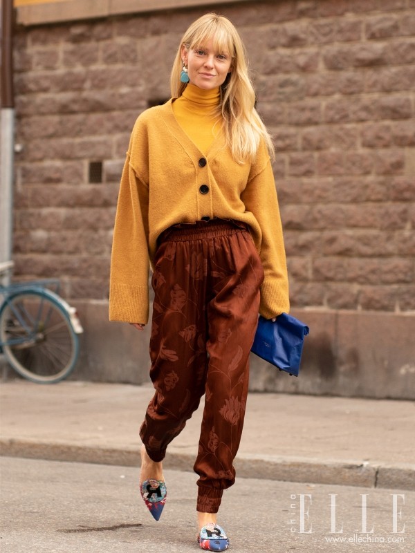 天气这么冷,得两件毛衣一起穿!