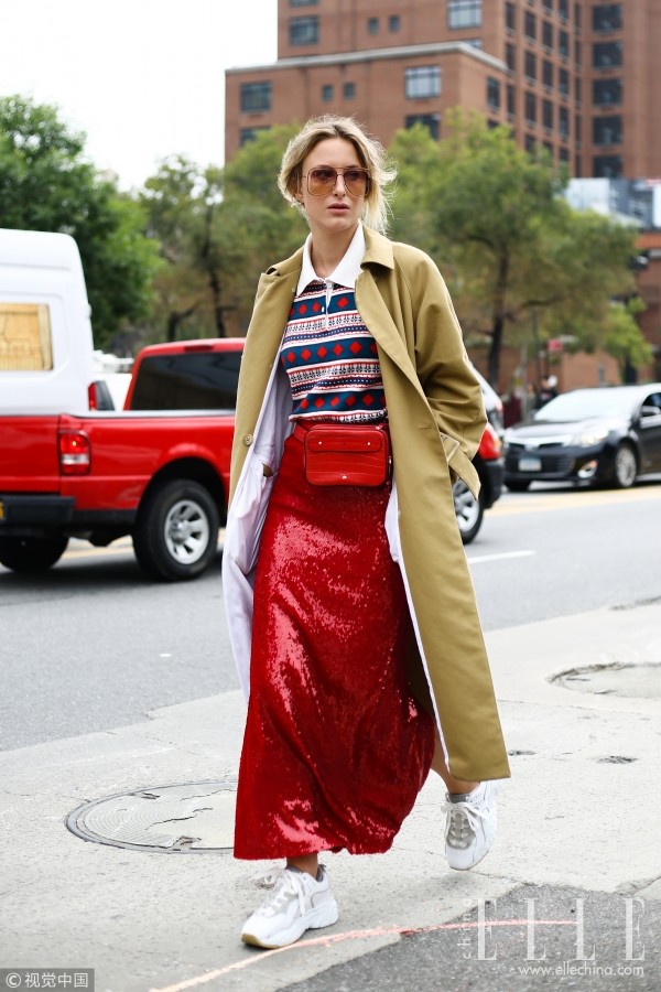 春节都爱穿红色,怎么配它才适合