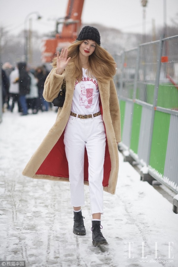 春节都爱穿红色,怎么配它才适合