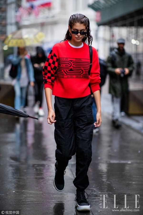 春节都爱穿红色,怎么配它才适合