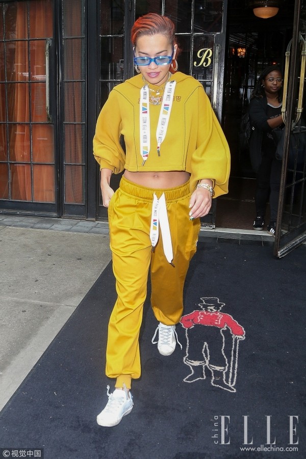 李宇春、戚薇酷爱的卫衣运动裤,省力穿出时髦感